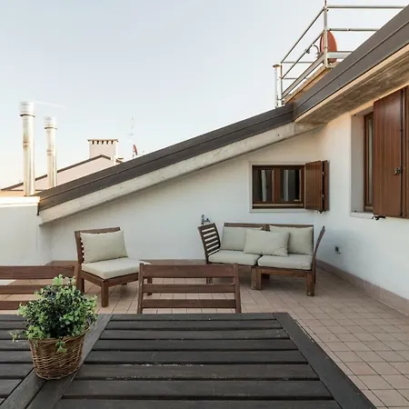 Attic With Terrace Fantastic View アパート